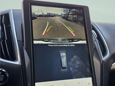 Used 2022 Ford Edge Titanium image 5