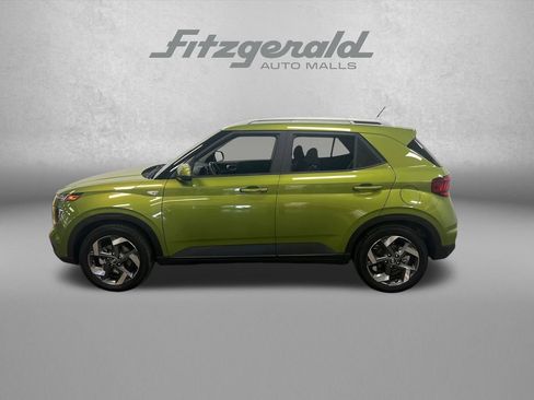 Used 2024 Hyundai Venue SEL FWD image 2