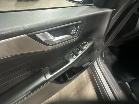 Used 2021 Ford Escape SE FWD image 19