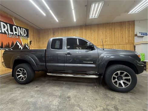 Used 2012 Toyota Tacoma 4x4 Access Cab w/ SR5 Pkg image 3