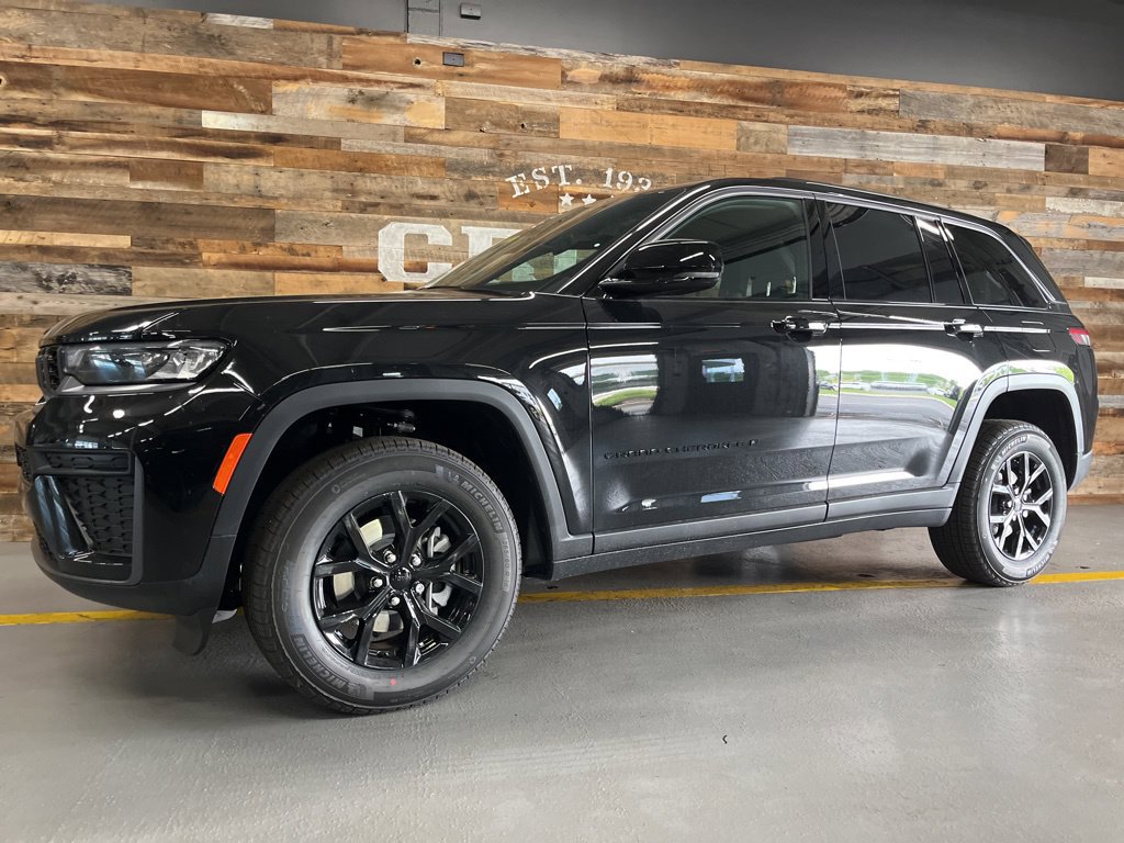 New 2026 Jeep Grand Cherokee Altitude AWD/4WD image 16