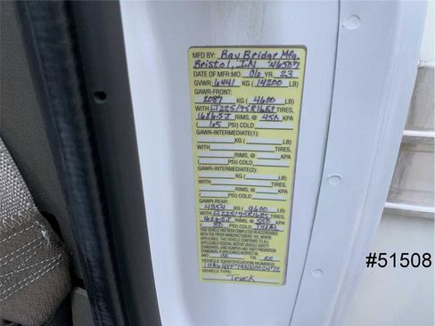 Used 2022 Chevrolet Express 4500 Extended w/ Power Convenience Package image 17