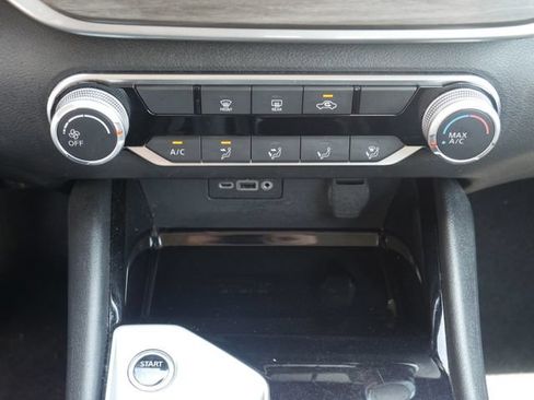 Used 2024 Nissan Altima 2.5 SV FWD image 19
