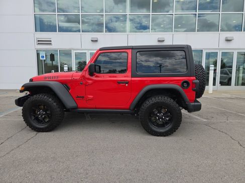 Used 2025 Jeep Wrangler Sport AWD/4WD image 13