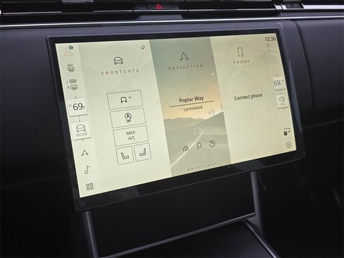 New 2025 Land Rover Range Rover SE image 21