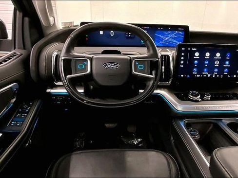 Used 2025 Ford Expedition Max Platinum w/ Driver's Package AWD/4WD image 6