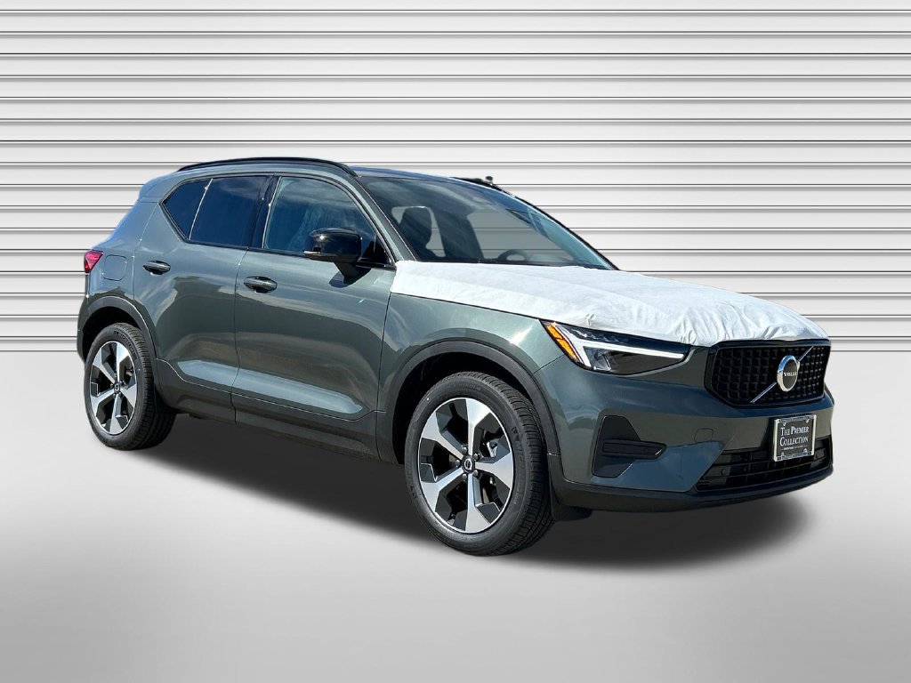 New 2026 Volvo XC40 B5 Core w/ Climate Package AWD/4WD image 1