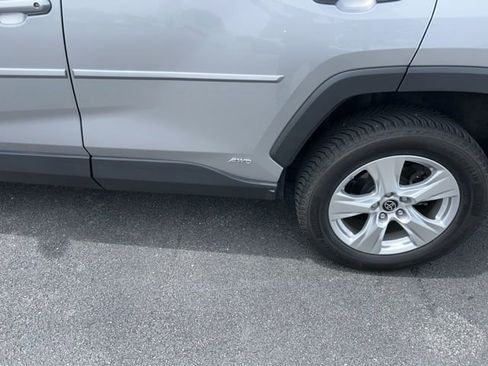 Used 2021 Toyota RAV4 LE AWD/4WD image 19