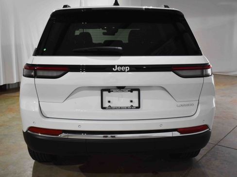 New 2025 Jeep Grand Cherokee Laredo X image 8