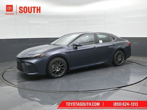 Used 2026 Toyota Camry XLE image 7