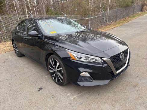 Used 2021 Nissan Altima 2.5 SR w/ SR Premium Package image 3