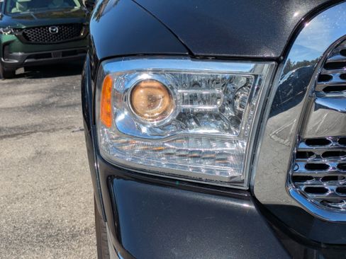 Used 2017 RAM 1500 Laramie w/ Convenience Group image 10