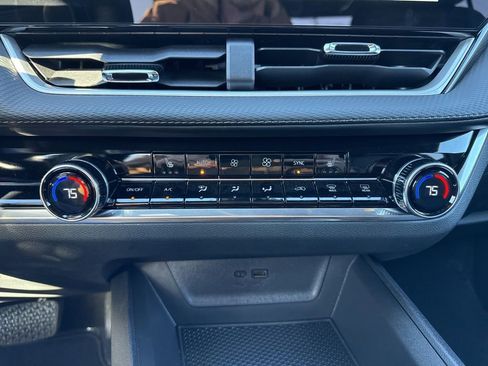 Used 2025 Chevrolet Equinox LT w/ Convenience Package II image 22