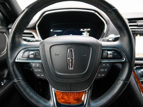 Used 2018 Lincoln Continental Select w/ Continental Climate Package FWD image 31