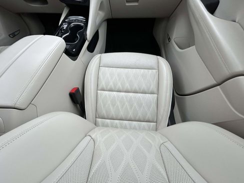 Used 2022 Buick Envision Avenir w/ Technology Package II image 13