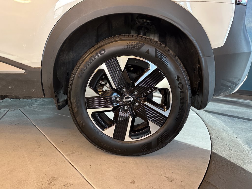 Used 2025 Nissan Kicks SV AWD/4WD image 23