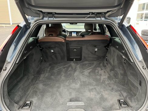 Used 2022 Volvo V90 B6 Cross Country image 24