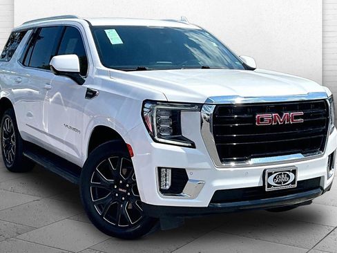 Used 2023 GMC Yukon SLE AWD/4WD image 1