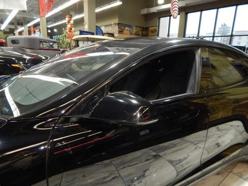 Used 2021 Tesla Model S Plaid image 11