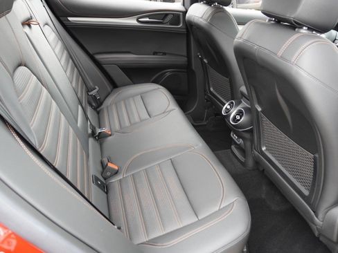 Used 2025 Alfa Romeo Stelvio Sprint AWD/4WD image 33