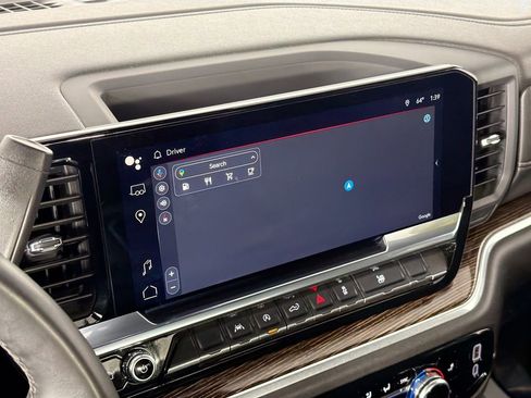 Used 2024 GMC Sierra 1500 SLE w/ Preferred Package image 14