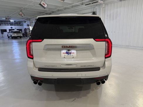 Used 2022 GMC Yukon Denali AWD/4WD image 4