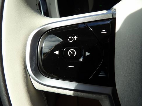 New 2026 Volvo XC60 B5 Ultra w/ Protection Package Premier image 18