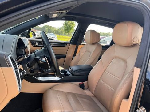 Used 2019 Porsche Cayenne Turbo AWD/4WD image 13