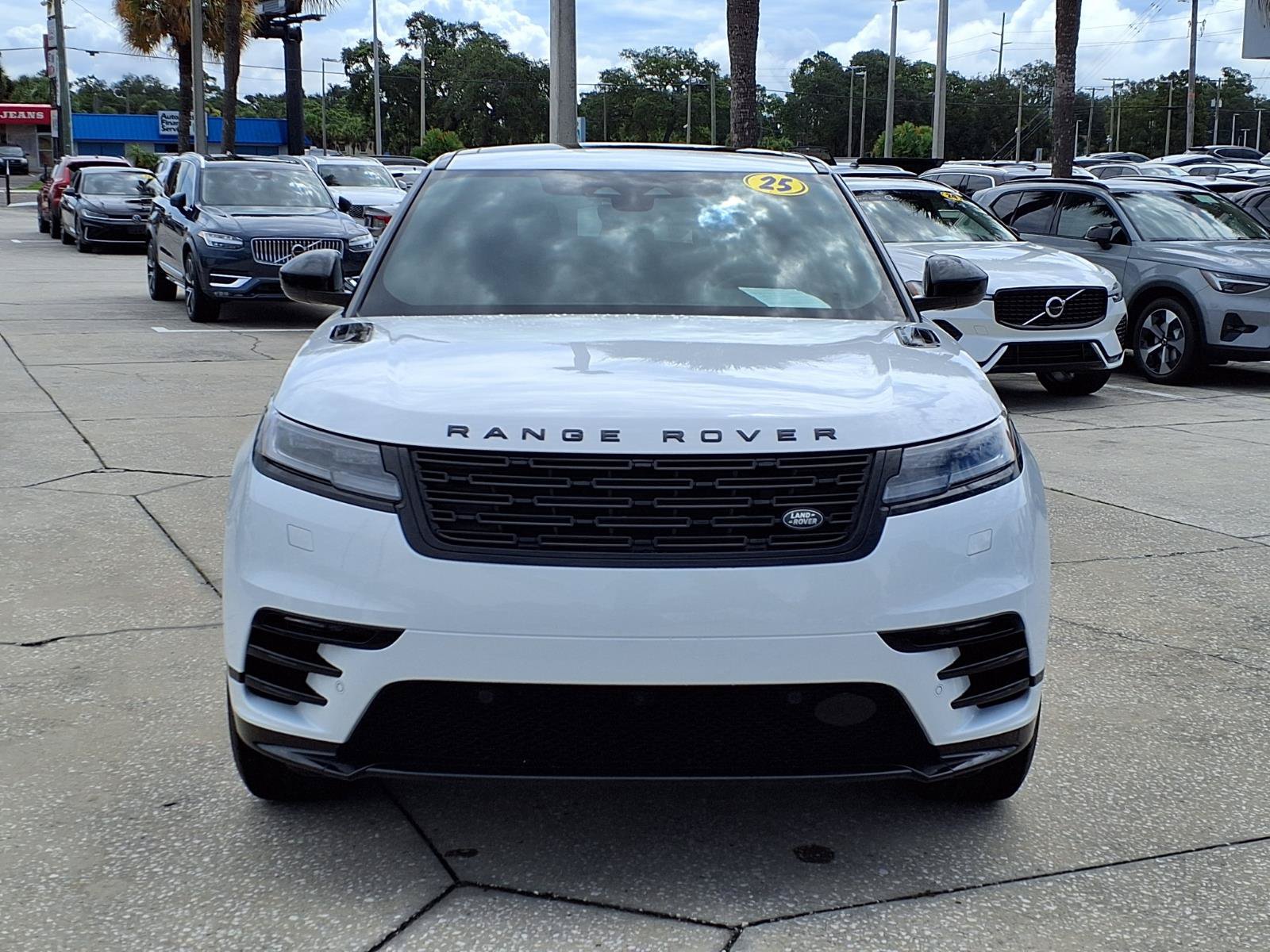Used 2025 Land Rover Range Rover Velar Dynamic SE AWD/4WD image 2