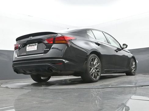 Used 2023 Nissan Altima 2.0 SR FWD image 11