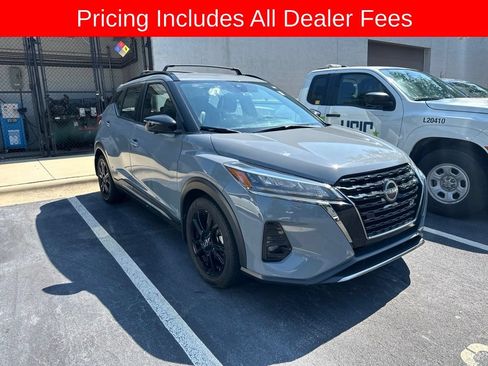 Used 2022 Nissan Kicks SR w/ Premium Package FWD image 1