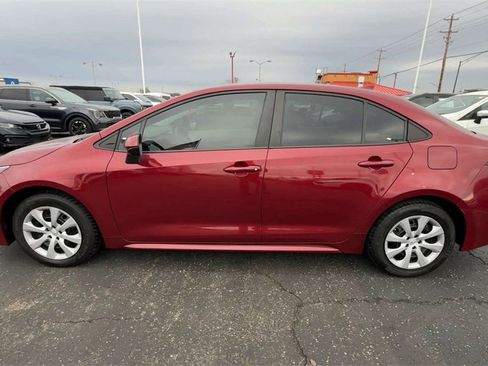 Used 2022 Toyota Corolla LE image 5