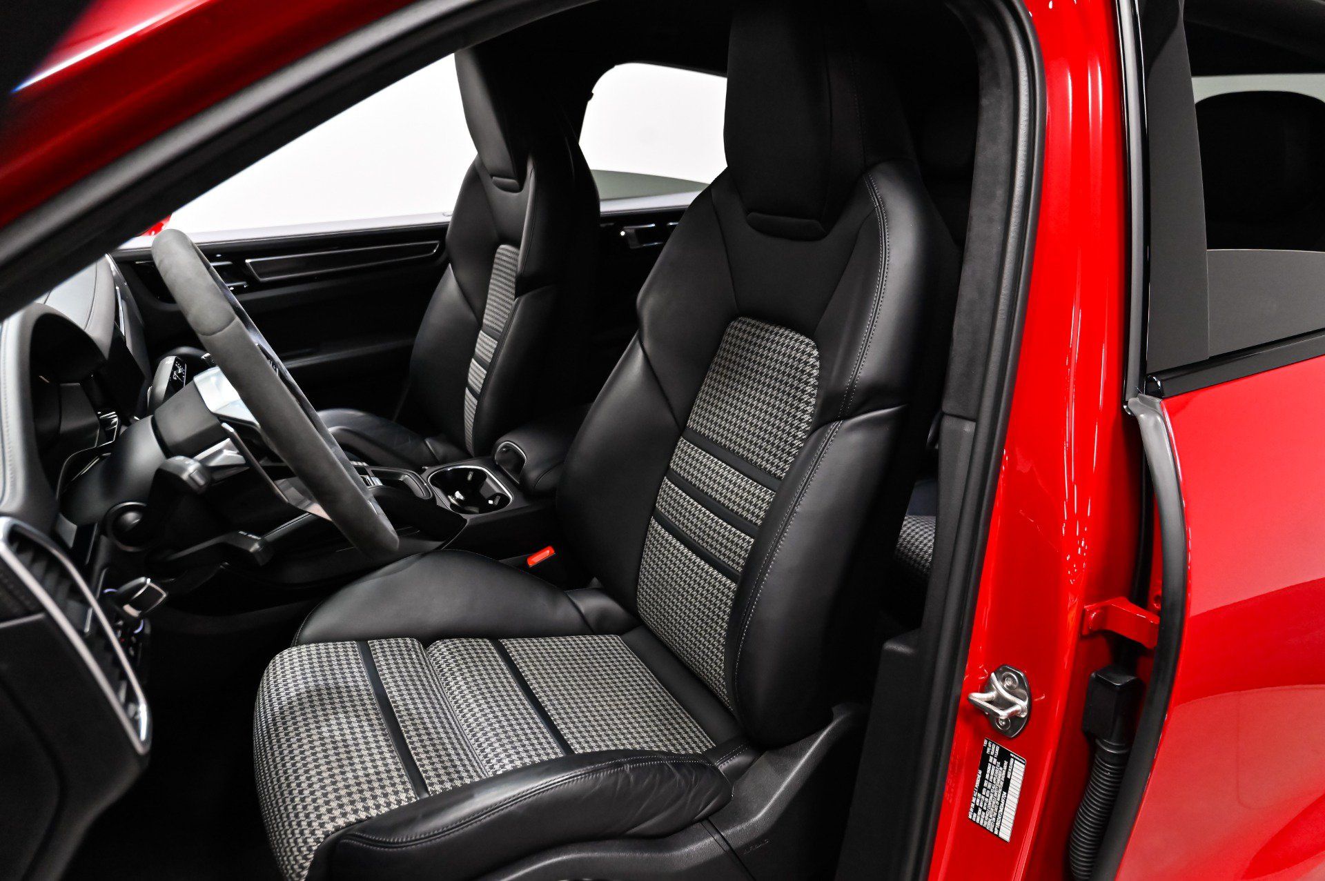 Used 2021 Porsche Cayenne GTS AWD/4WD image 5