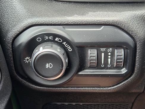 Used 2018 Jeep Wrangler Unlimited Sahara AWD/4WD image 20