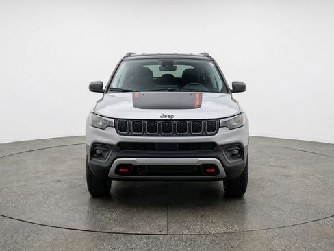 Used 2025 Jeep Compass Trailhawk AWD/4WD image 1
