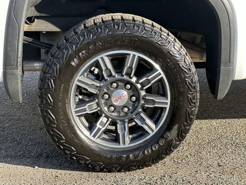 Used 2025 GMC Sierra 1500 AT4 image 32
