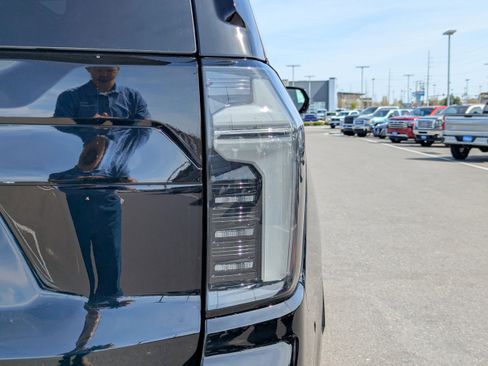 New 2026 Chevrolet Suburban RST image 49