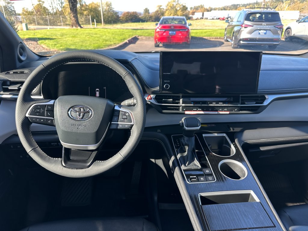 Used 2026 Toyota Sienna XSE AWD/4WD image 16