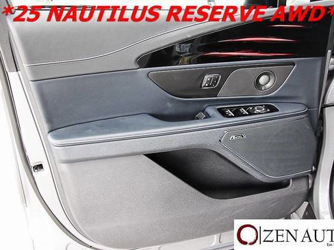 Used 2025 Lincoln Nautilus Reserve AWD/4WD image 43