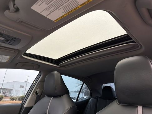 Used 2020 Toyota Camry SE image 25