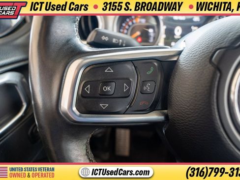 Used 2018 Jeep Wrangler Unlimited Sahara AWD/4WD image 14