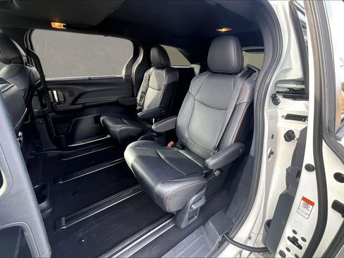 Used 2021 Toyota Sienna XSE w/ XSE Plus Package image 23