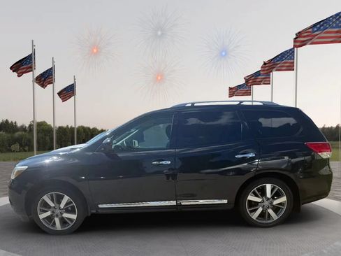 Used 2015 Nissan Pathfinder Platinum FWD image 2