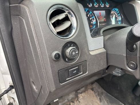 Used 2011 Ford F150 XLT w/ XLT Chrome Pkg image 15