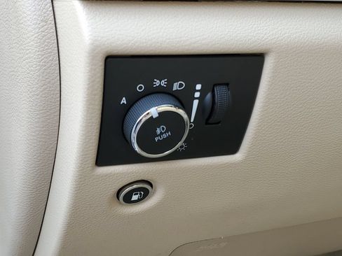 Used 2021 Jeep Grand Cherokee Overland AWD/4WD image 14