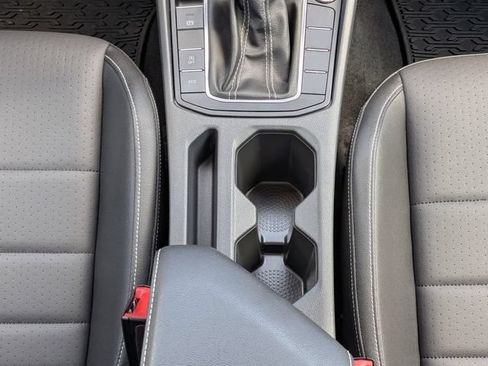 Used 2024 Volkswagen Jetta SE FWD image 18