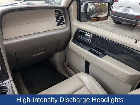 Used 2017 Lincoln Navigator Select image 20