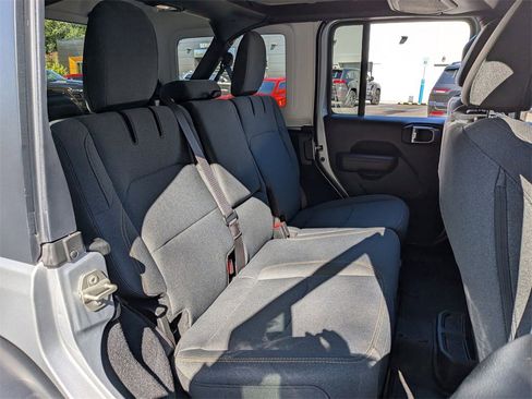 Used 2024 Jeep Wrangler Unlimited image 22