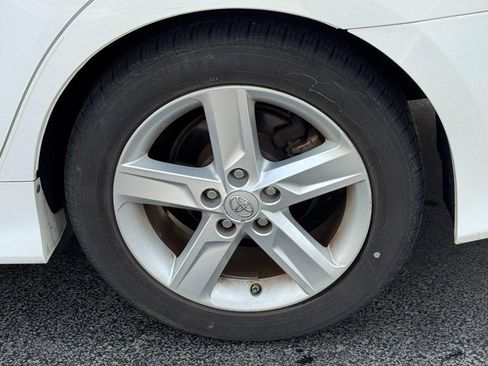 Used 2013 Toyota Camry SE image 5