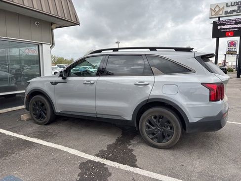 Used 2022 Kia Sorento S w/ Panoramic Sunroof Package image 2